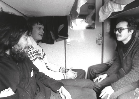 Иллюстрация к книге — Наутилус Помпилиус. Мы вошли в эту воду однажды [i_087.jpg]