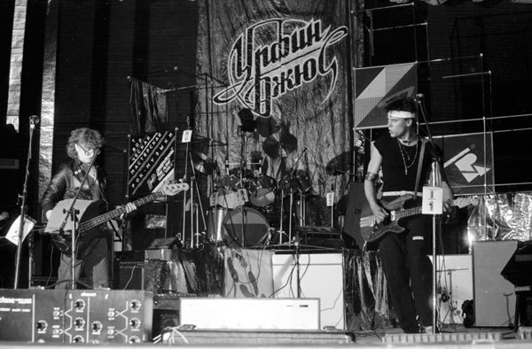 Иллюстрация к книге — Наутилус Помпилиус. Мы вошли в эту воду однажды [i_088.jpg]