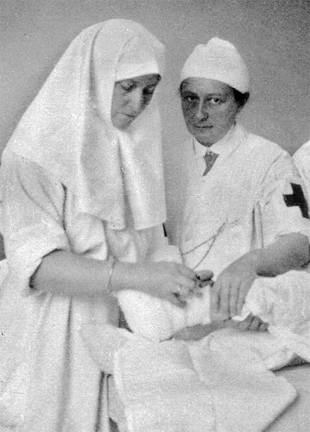 Иллюстрация к книге — Быть императрицей. Повседневная жизнь на троне [i_032.jpg]