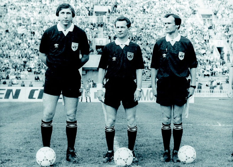 Иллюстрация к книге — Люди в черном. Непридуманные истории о судействе начистоту [i_015.jpg]