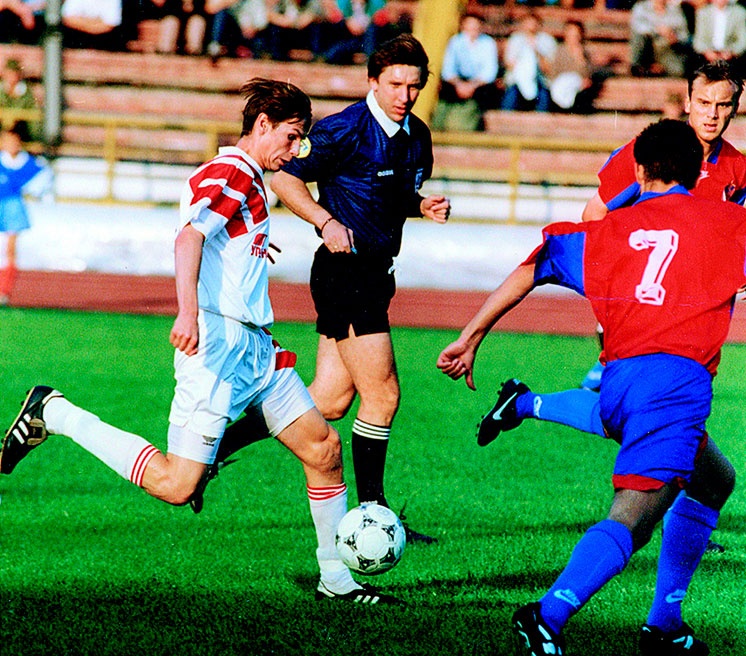 Иллюстрация к книге — Люди в черном. Непридуманные истории о судействе начистоту [i_019.jpg]