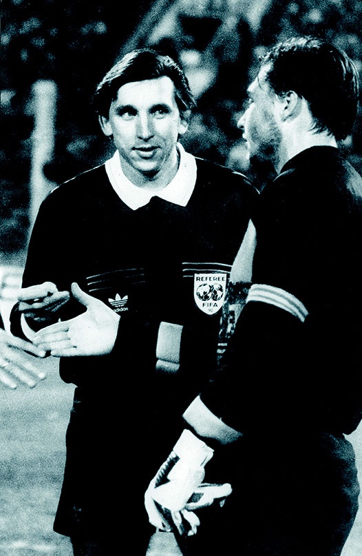 Иллюстрация к книге — Люди в черном. Непридуманные истории о судействе начистоту [i_026.jpg]