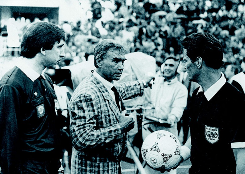 Иллюстрация к книге — Люди в черном. Непридуманные истории о судействе начистоту [i_028.jpg]