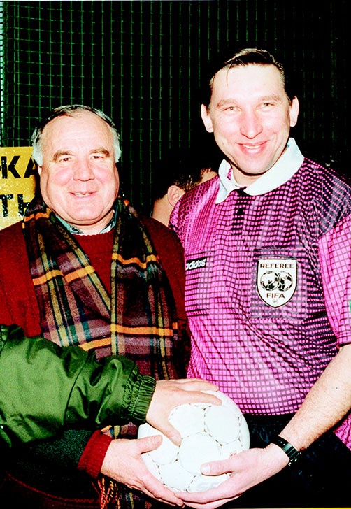 Иллюстрация к книге — Люди в черном. Непридуманные истории о судействе начистоту [i_038.jpg]