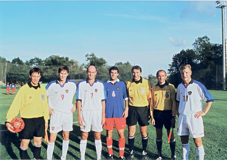 Иллюстрация к книге — Люди в черном. Непридуманные истории о судействе начистоту [i_050.jpg]