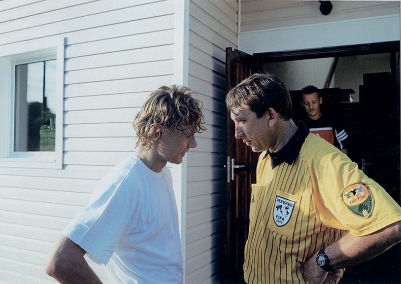 Иллюстрация к книге — Люди в черном. Непридуманные истории о судействе начистоту [i_051.jpg]