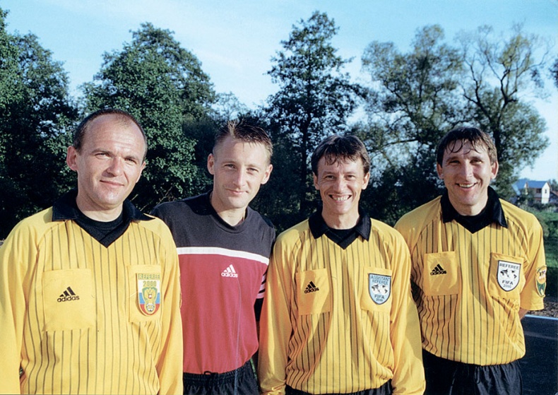 Иллюстрация к книге — Люди в черном. Непридуманные истории о судействе начистоту [i_052.jpg]