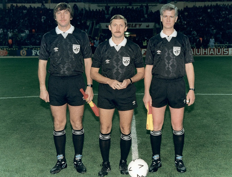 Иллюстрация к книге — Люди в черном. Непридуманные истории о судействе начистоту [i_057.jpg]