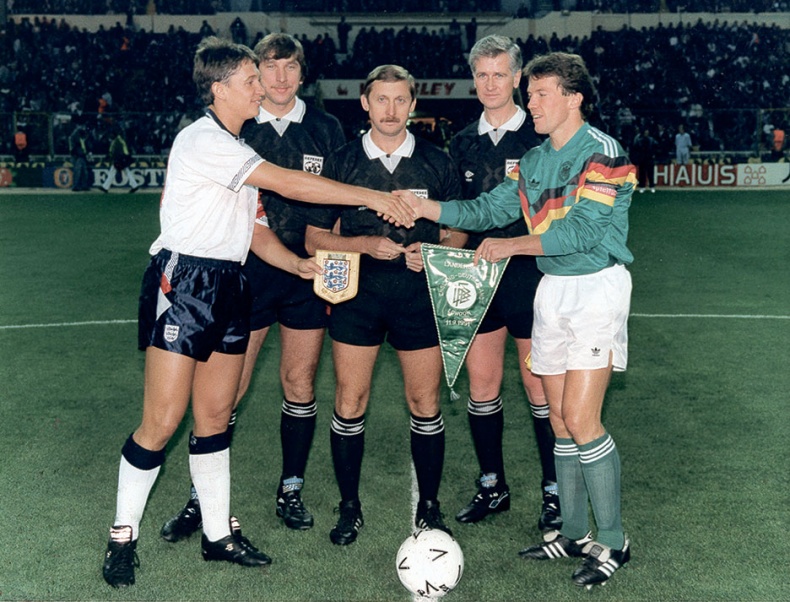 Иллюстрация к книге — Люди в черном. Непридуманные истории о судействе начистоту [i_058.jpg]