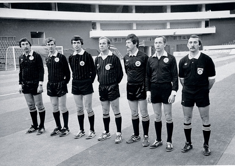 Иллюстрация к книге — Люди в черном. Непридуманные истории о судействе начистоту [i_060.jpg]