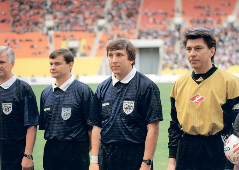 Иллюстрация к книге — Люди в черном. Непридуманные истории о судействе начистоту [i_064.jpg]