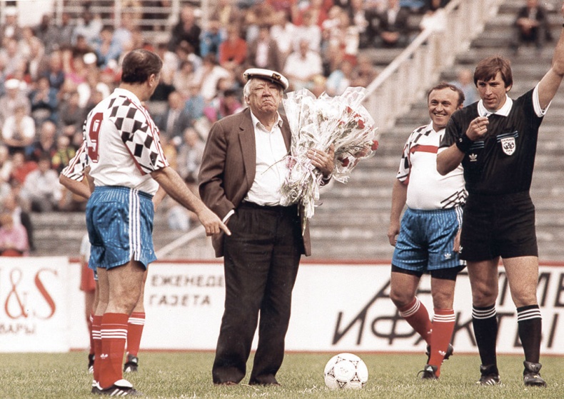 Иллюстрация к книге — Люди в черном. Непридуманные истории о судействе начистоту [i_066.jpg]