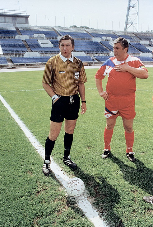 Иллюстрация к книге — Люди в черном. Непридуманные истории о судействе начистоту [i_068.jpg]