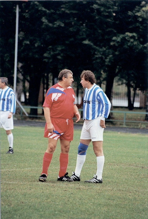 Иллюстрация к книге — Люди в черном. Непридуманные истории о судействе начистоту [i_069.jpg]