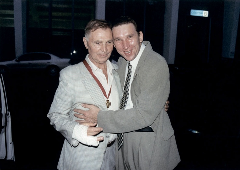 Иллюстрация к книге — Люди в черном. Непридуманные истории о судействе начистоту [i_074.jpg]