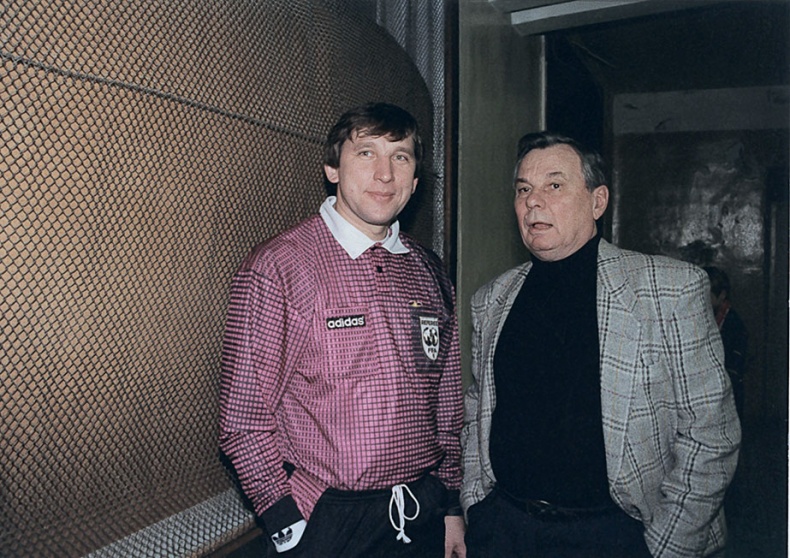 Иллюстрация к книге — Люди в черном. Непридуманные истории о судействе начистоту [i_075.jpg]