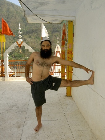 Иллюстрация к книге — Практика хатха-йоги. Ученик перед стеной [i_009.jpg]