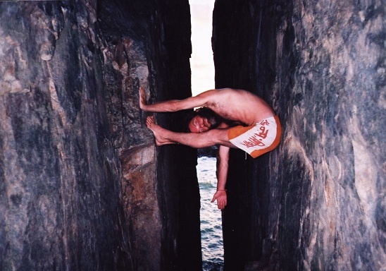 Иллюстрация к книге — Практика хатха-йоги. Ученик перед стеной [i_082.jpg]