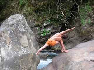 Иллюстрация к книге — Практика хатха-йоги. Ученик перед стеной [i_089.jpg]