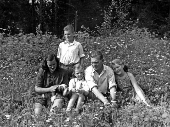 Иллюстрация к книге — Я везучий. Вспоминаю, улыбаюсь, немного грущу [i_010.jpg]