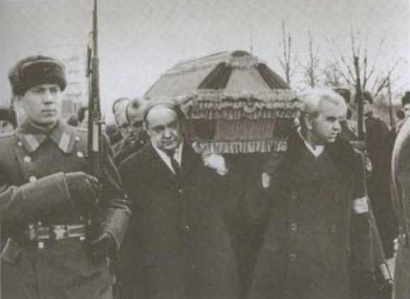 Иллюстрация к книге — Расплетин [i_056.jpg]