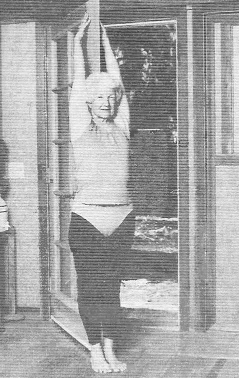 Иллюстрация к книге — Новая йога для тех, кому за 50: обратите вспять процессы старения. Руководство по йоге для людей среднего и старшего возраста [image28.jpg]