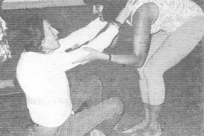 Иллюстрация к книге — Новая йога для тех, кому за 50: обратите вспять процессы старения. Руководство по йоге для людей среднего и старшего возраста [image80.jpg]