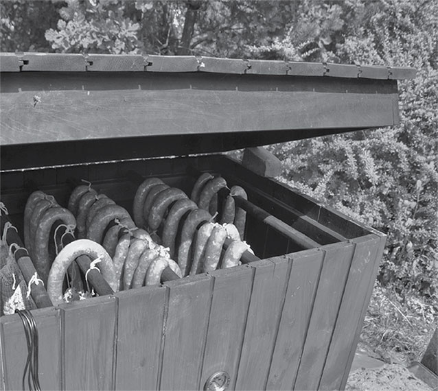 Иллюстрация к книге — Секреты домашнего копчения [i_015.jpg]