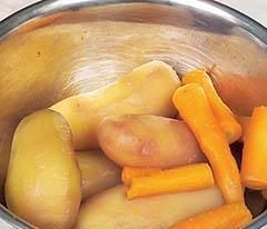 Иллюстрация к книге — Кулинарная коллекция. Шаг за шагом [snacks_25_1.jpg]