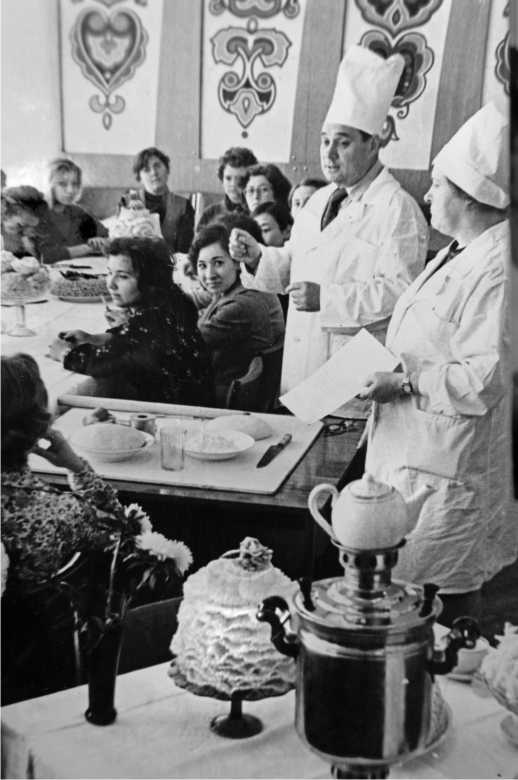 Иллюстрация к книге — Русская и советская кухня в лицах. Непридуманная история [i_141.jpg]