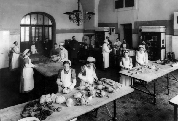 Иллюстрация к книге — Непридуманная история русских продуктов. От Киевской Руси до СССР [i_275.jpg]