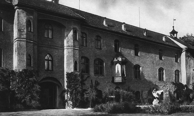 Иллюстрация к книге — Золотая тень Кёнигсберга [i_010.jpg]