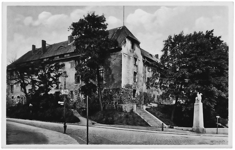 Иллюстрация к книге — Золотая тень Кёнигсберга [i_083.jpg]