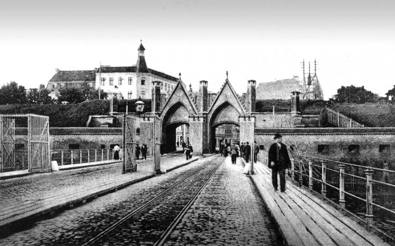 Иллюстрация к книге — Прогулки по Кенигсбергу [i_043.jpg]