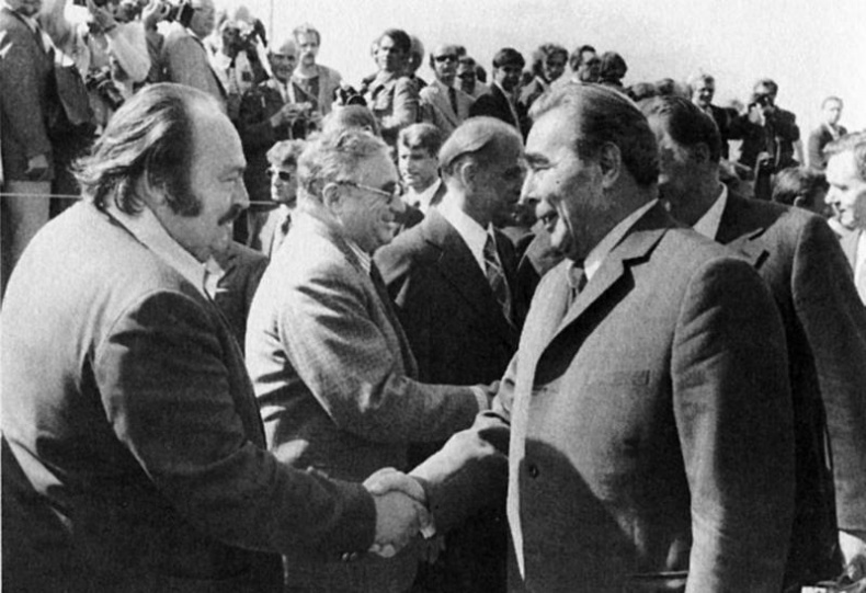 Иллюстрация к книге — XX век как жизнь. Воспоминания [i_010.jpg]