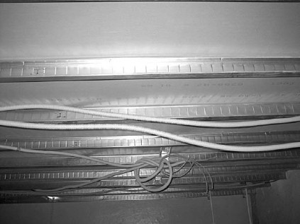 Иллюстрация к книге — Обустройство и ремонт дома быстро и дешево. Коммуникации и интерьер своими руками всего за 2 месяца [i_082.jpg]