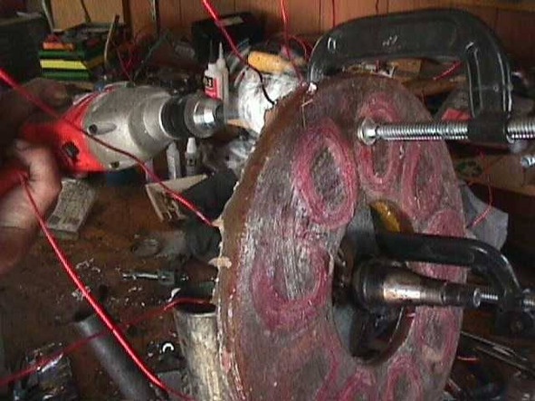 Иллюстрация к книге — Жизнь без проводов. Как изготовить ветроэлектростанцию для электроснабжения дома [i_025.jpg]