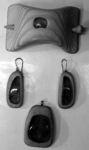 Иллюстрация к книге — Уроки искусного резчика. Вырезаем из дерева фигурки людей и животных, посуду, статуэтки [i_099.jpg]