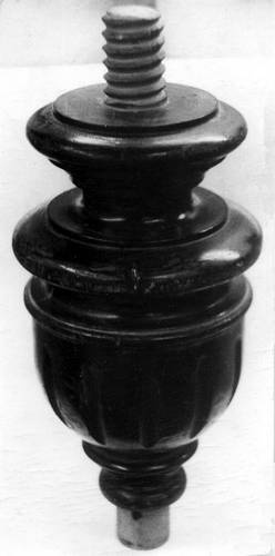 Иллюстрация к книге — Уроки искусного резчика. Вырезаем из дерева фигурки людей и животных, посуду, статуэтки [i_137.jpg]