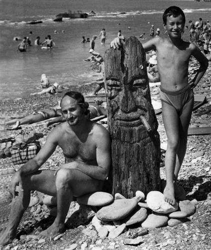 Иллюстрация к книге — Уроки искусного резчика. Вырезаем из дерева фигурки людей и животных, посуду, статуэтки [i_185.jpg]