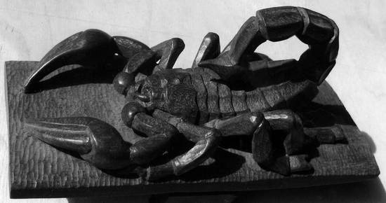 Иллюстрация к книге — Уроки искусного резчика. Вырезаем из дерева фигурки людей и животных, посуду, статуэтки [i_213.jpg]