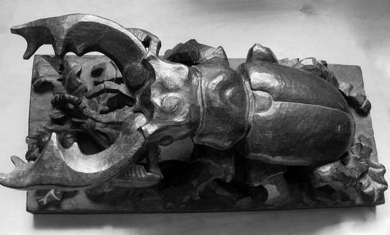 Иллюстрация к книге — Уроки искусного резчика. Вырезаем из дерева фигурки людей и животных, посуду, статуэтки [i_215.jpg]