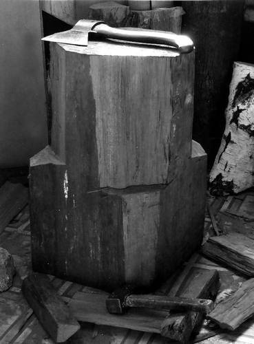 Иллюстрация к книге — Уроки искусного резчика. Вырезаем из дерева фигурки людей и животных, посуду, статуэтки [i_245.jpg]