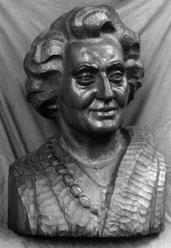 Иллюстрация к книге — Уроки искусного резчика. Вырезаем из дерева фигурки людей и животных, посуду, статуэтки [i_253.jpg]