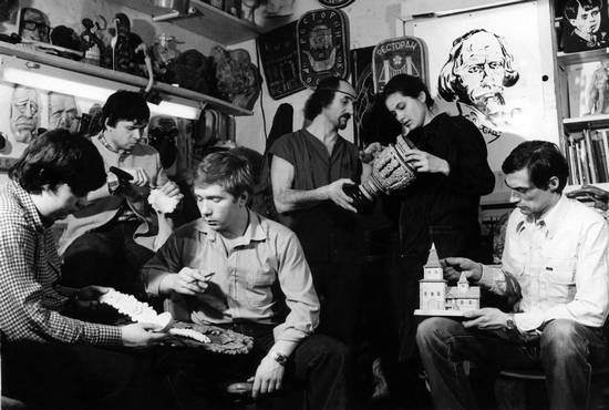 Иллюстрация к книге — Уроки искусного резчика. Вырезаем из дерева фигурки людей и животных, посуду, статуэтки [i_319.jpg]