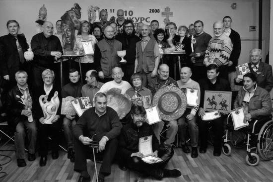 Иллюстрация к книге — Уроки искусного резчика. Вырезаем из дерева фигурки людей и животных, посуду, статуэтки [i_322.jpg]