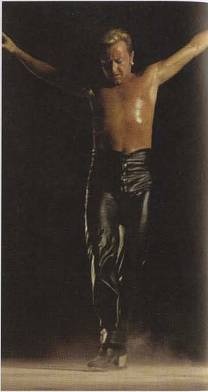 Иллюстрация к книге — Голый мужчина [doc2fb_image_0200003c.jpg]