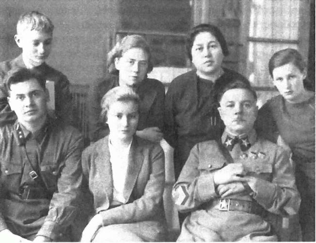 Иллюстрация к книге — Клим Ворошилов. Первый Маршал страны Советов. Друг Сталина, враг Хрущева [i_015.jpg]