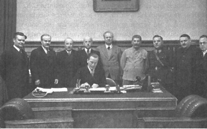 Иллюстрация к книге — Клим Ворошилов. Первый Маршал страны Советов. Друг Сталина, враг Хрущева [i_018.jpg]