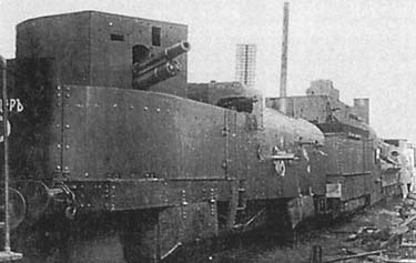 Иллюстрация к книге — Крепости на колесах. История бронепоездов [i_071.jpg]